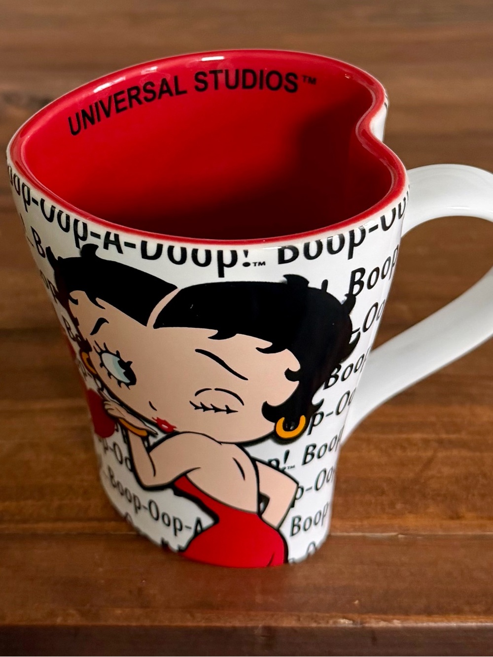 New Universal Studios 2016 Betty Boop Heart shaped 14 Ounces Coffee Mug